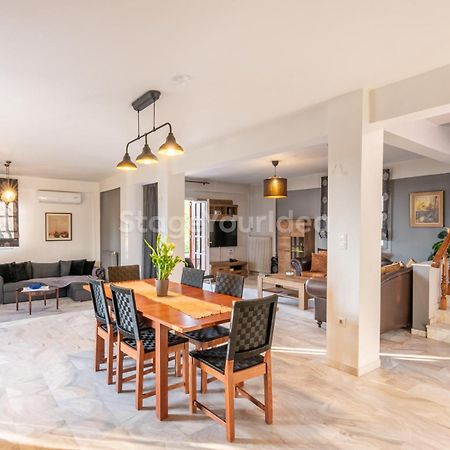 Τraditional Fully Detached Villa on a luxurious Hillock of Thessaloniki PANORAMA with its own Garden also for Family&Wedding gatherings&Kid's parties - under 13 Εξωτερικό φωτογραφία