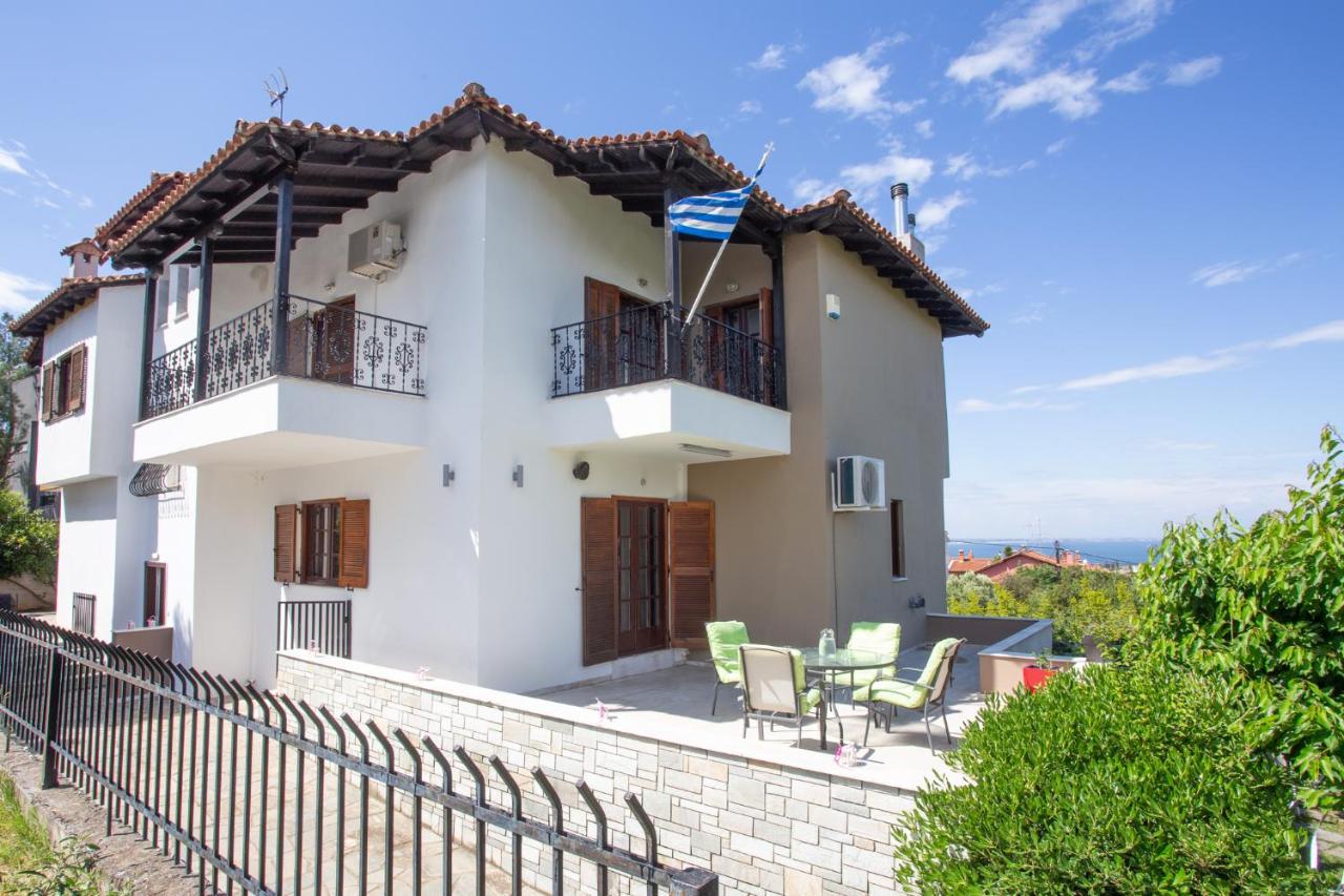 Τraditional Fully Detached Villa on a luxurious Hillock of Thessaloniki PANORAMA with its own Garden also for Family&Wedding gatherings&Kid's parties - under 13 Εξωτερικό φωτογραφία