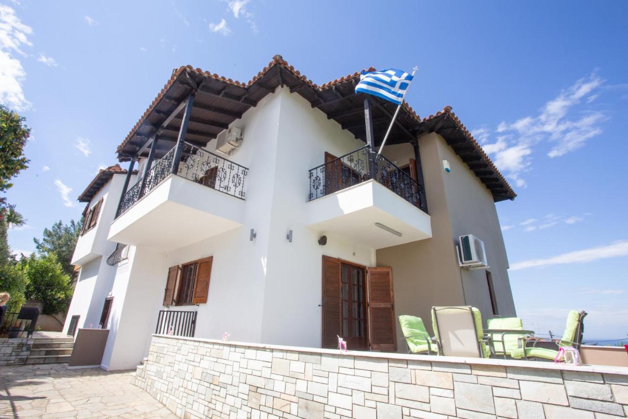 Τraditional Fully Detached Villa on a luxurious Hillock of Thessaloniki PANORAMA with its own Garden also for Family&Wedding gatherings&Kid's parties - under 13 Εξωτερικό φωτογραφία