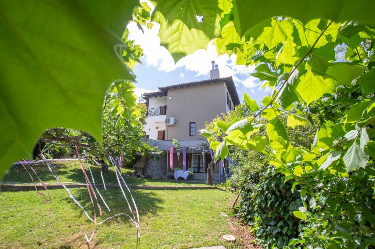 Τraditional Fully Detached Villa on a luxurious Hillock of Thessaloniki PANORAMA with its own Garden also for Family&Wedding gatherings&Kid's parties - under 13 Εξωτερικό φωτογραφία