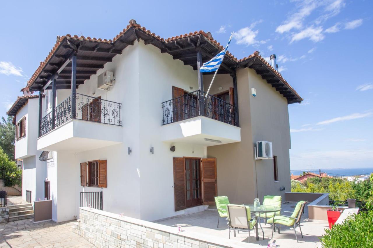 Τraditional Fully Detached Villa on a luxurious Hillock of Thessaloniki PANORAMA with its own Garden also for Family&Wedding gatherings&Kid's parties - under 13 Εξωτερικό φωτογραφία
