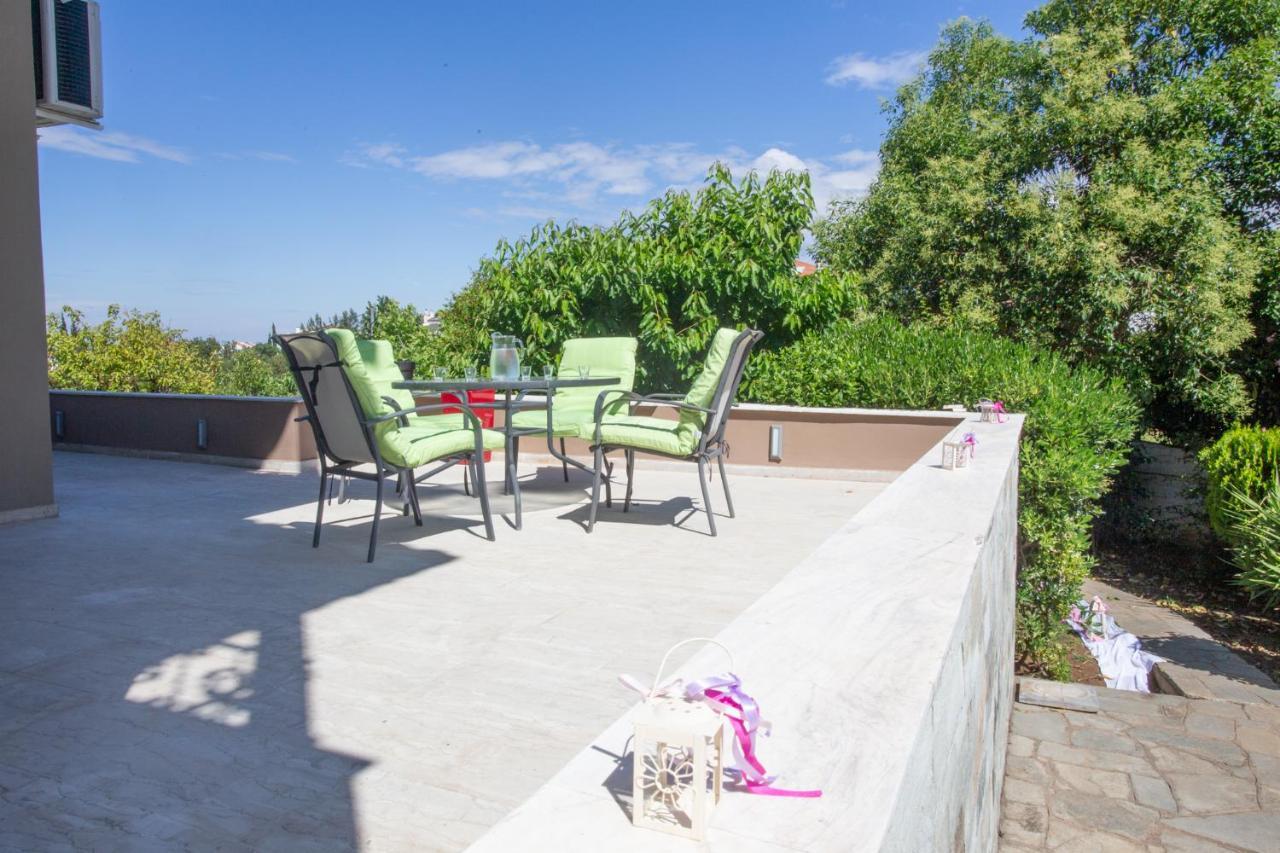 Τraditional Fully Detached Villa on a luxurious Hillock of Thessaloniki PANORAMA with its own Garden also for Family&Wedding gatherings&Kid's parties - under 13 Εξωτερικό φωτογραφία