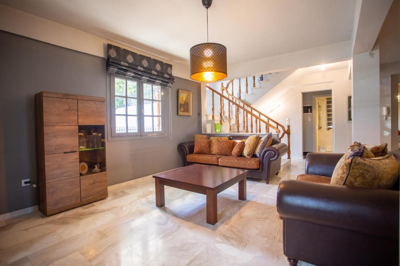 Τraditional Fully Detached Villa on a luxurious Hillock of Thessaloniki PANORAMA with its own Garden also for Family&Wedding gatherings&Kid's parties - under 13 Εξωτερικό φωτογραφία