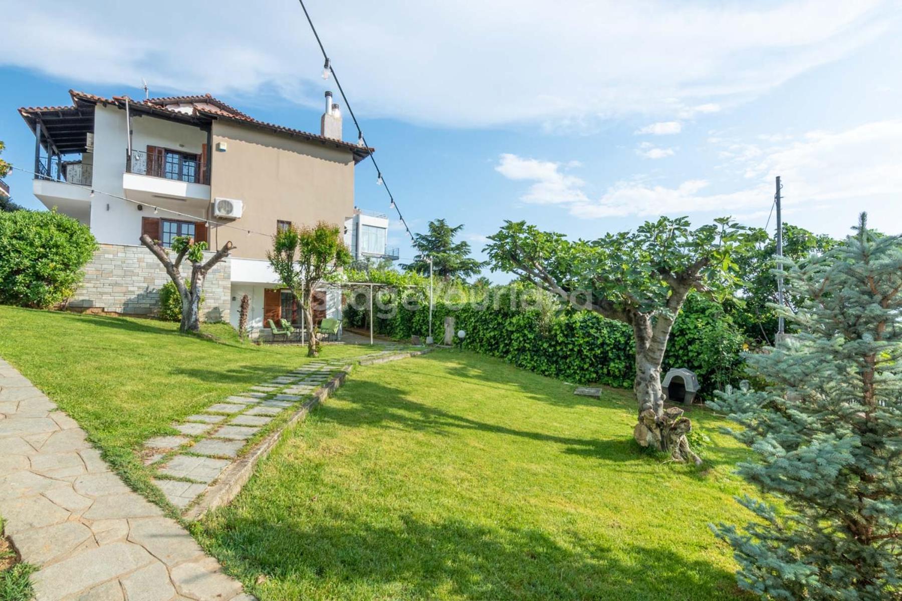 Τraditional Fully Detached Villa on a luxurious Hillock of Thessaloniki PANORAMA with its own Garden also for Family&Wedding gatherings&Kid's parties - under 13 Εξωτερικό φωτογραφία
